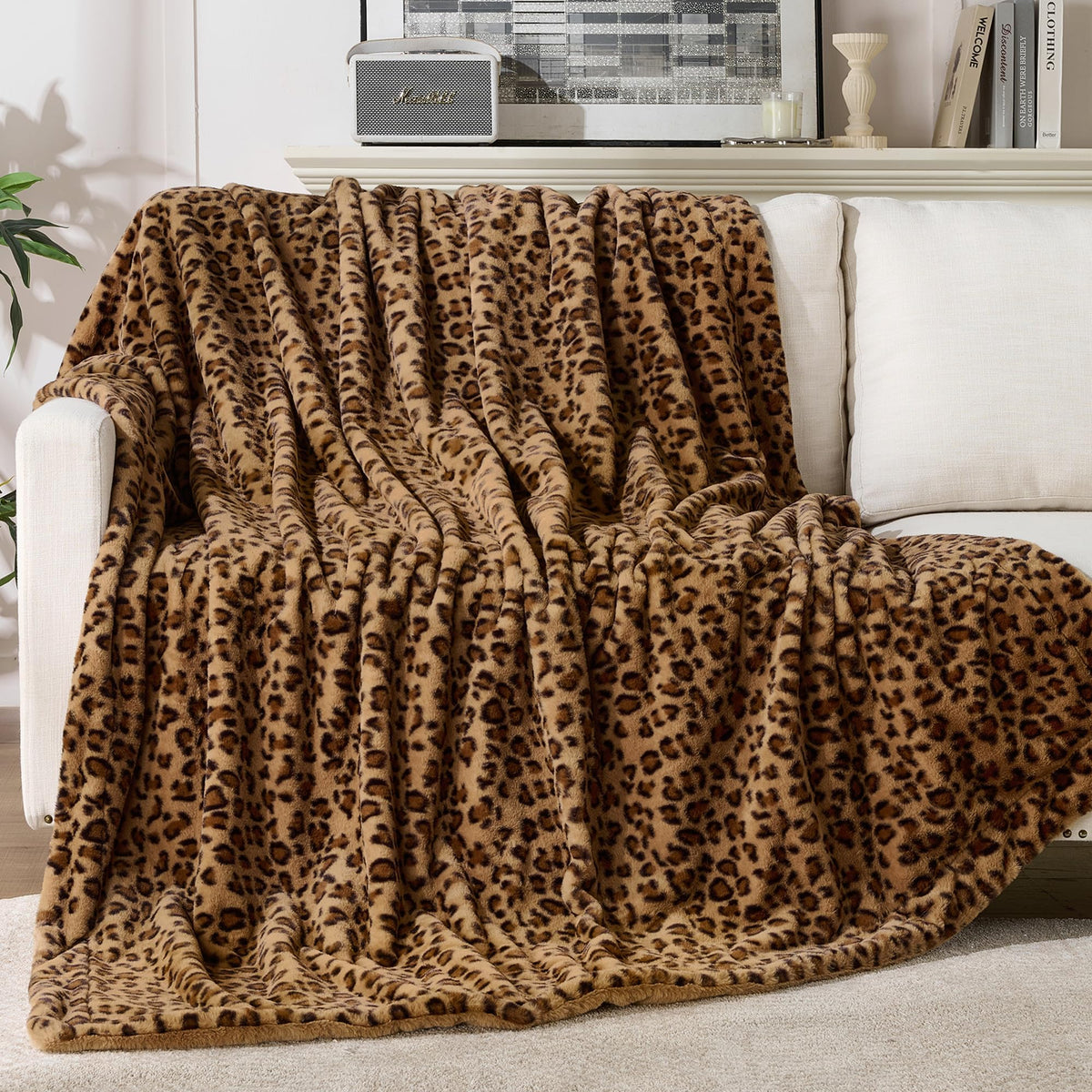GALMAXS7 Cheetah Throw double-sided plush detail for luxurious warmth.