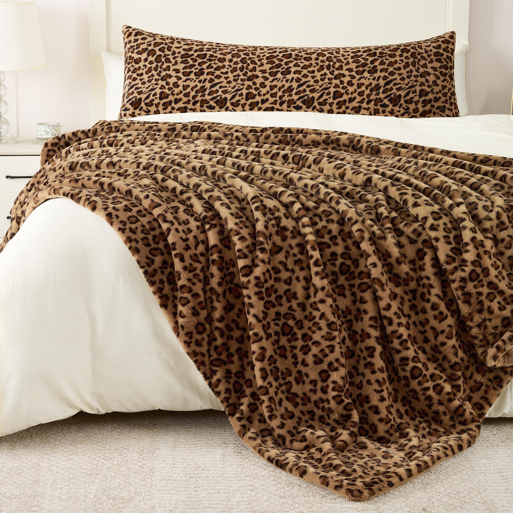 GALMAXS7 Cheetah Throw non-shedding design minimizes lint.