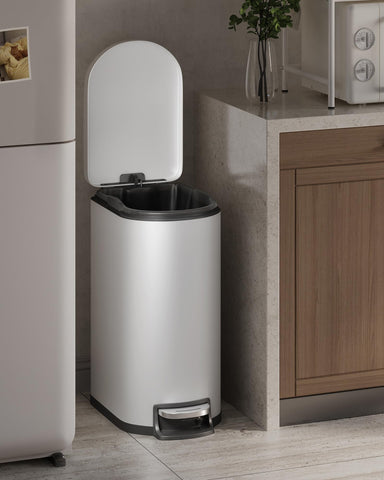 Rear handle allows easy relocation of GarveeHome can.