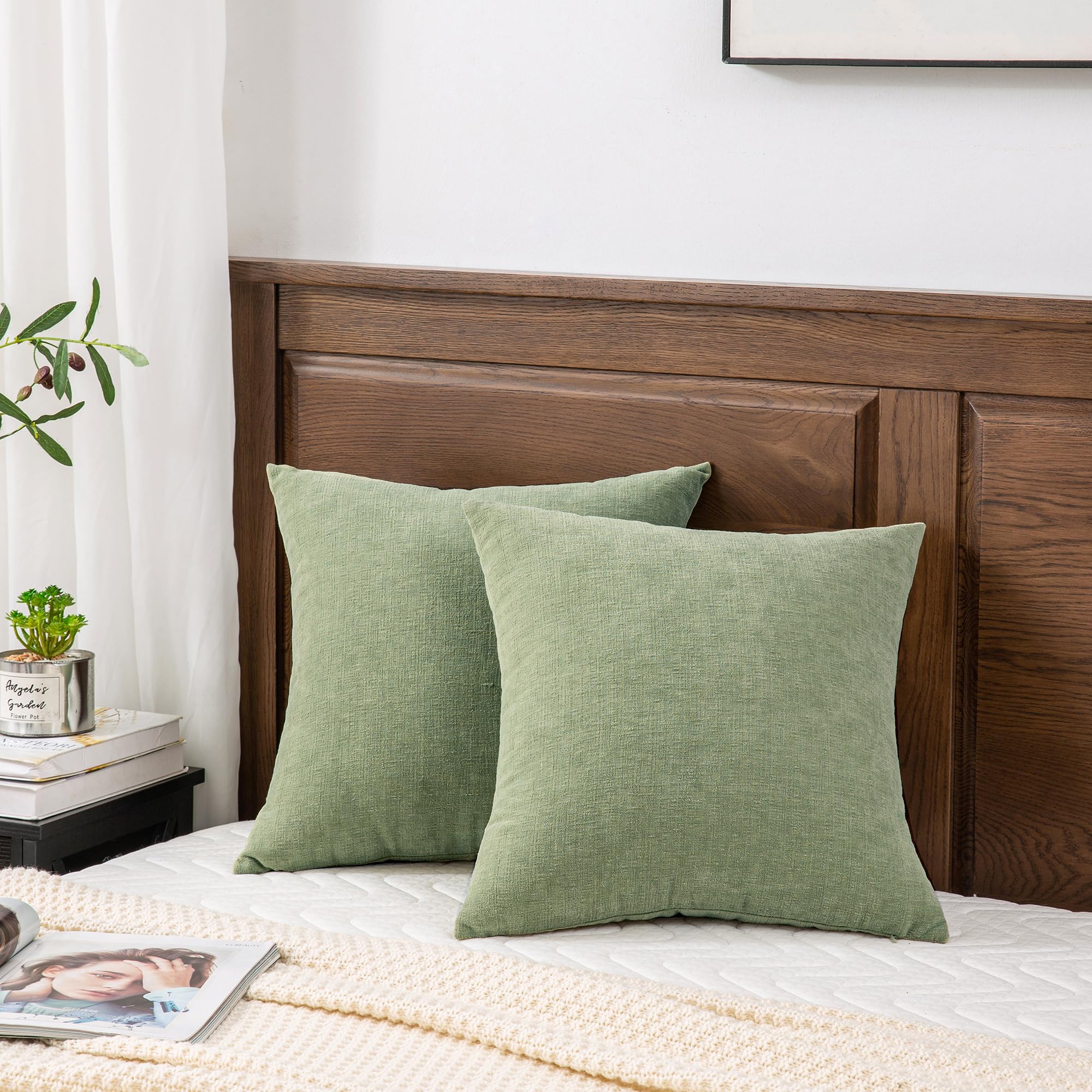 GAWAMAY cushion cover's skin-friendly chenille is ideal for kids and pets.