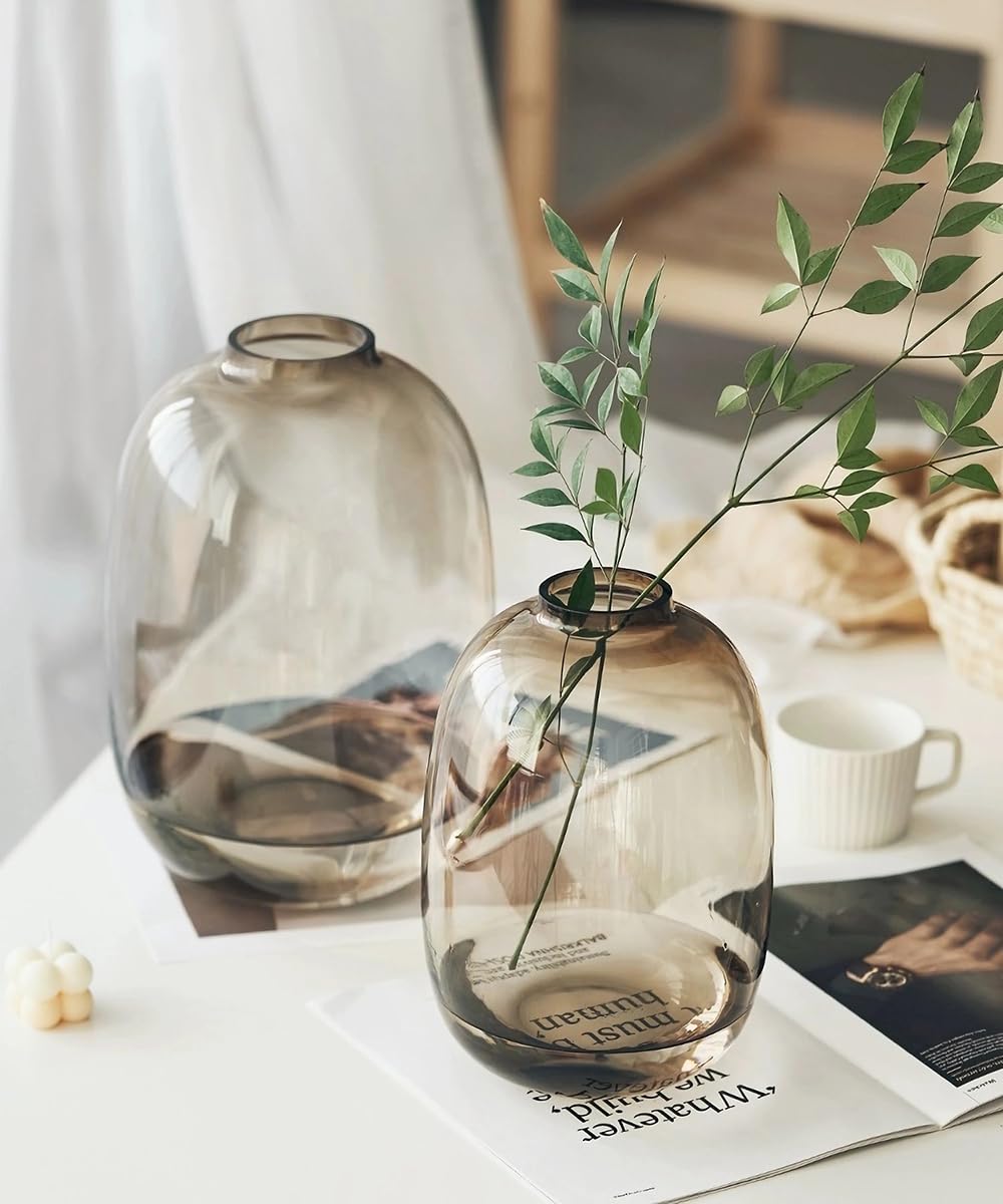 GeLive brown glass vase with roses demonstrates long-stem display.
