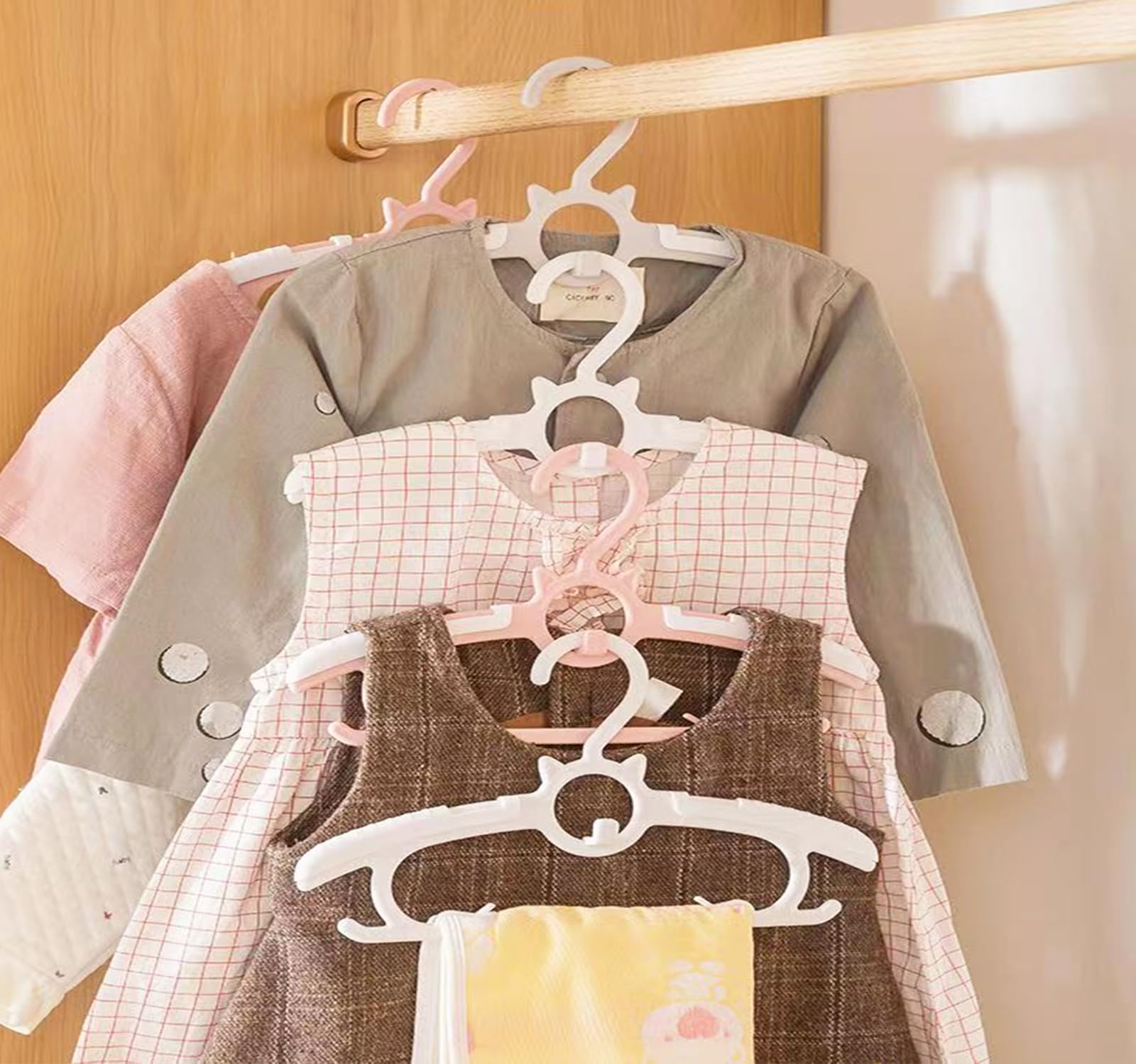 Gencuoir kid clothes hangers keep pants and shirts neatly together for quick dressing.