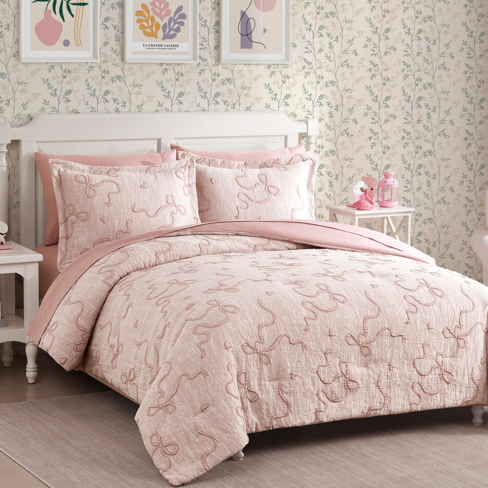 Geniospin seven-piece set laid out with sheets and shams for a full bedroom refresh.