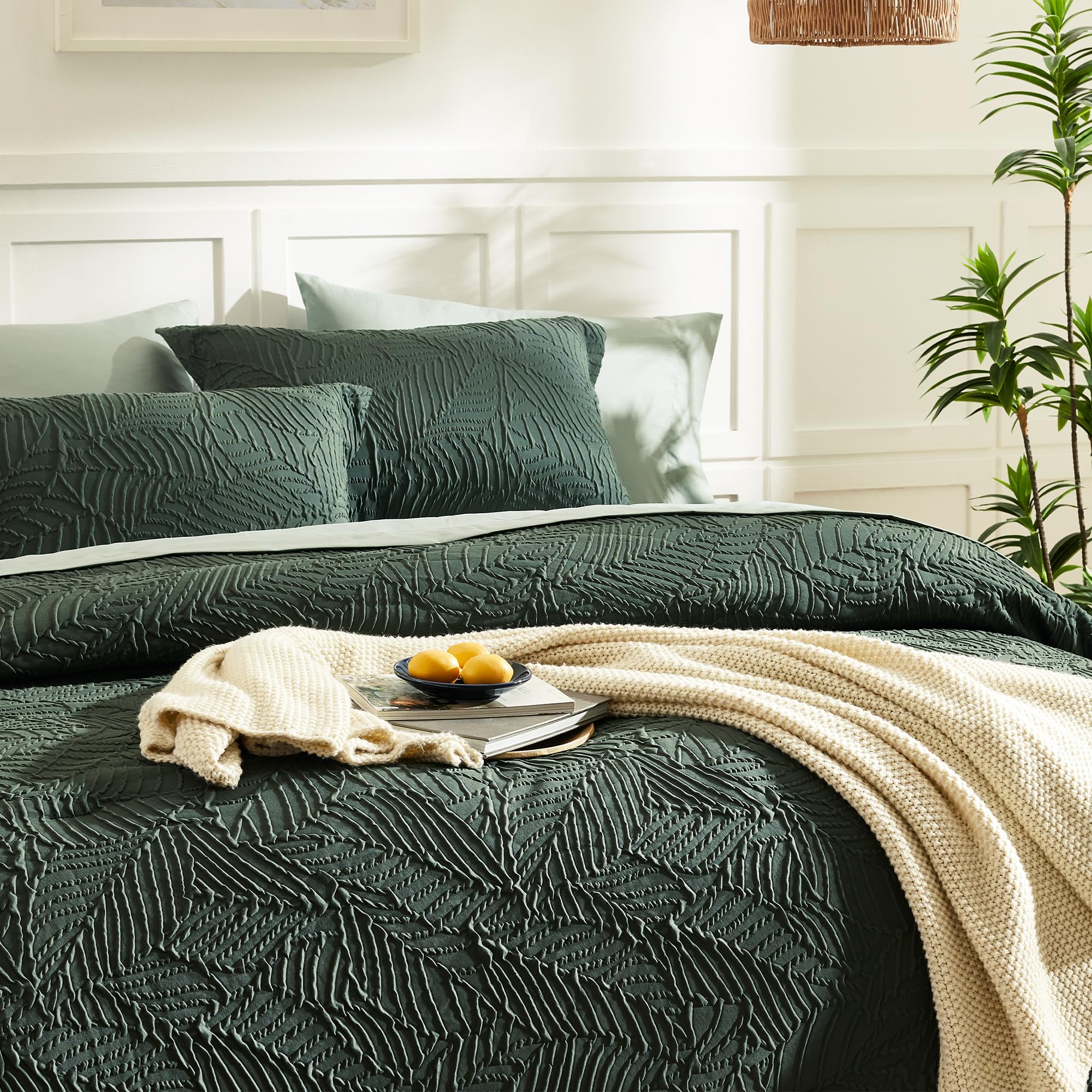 Geniospin fitted-sheet with side pockets keeping mattress secure during sleep.