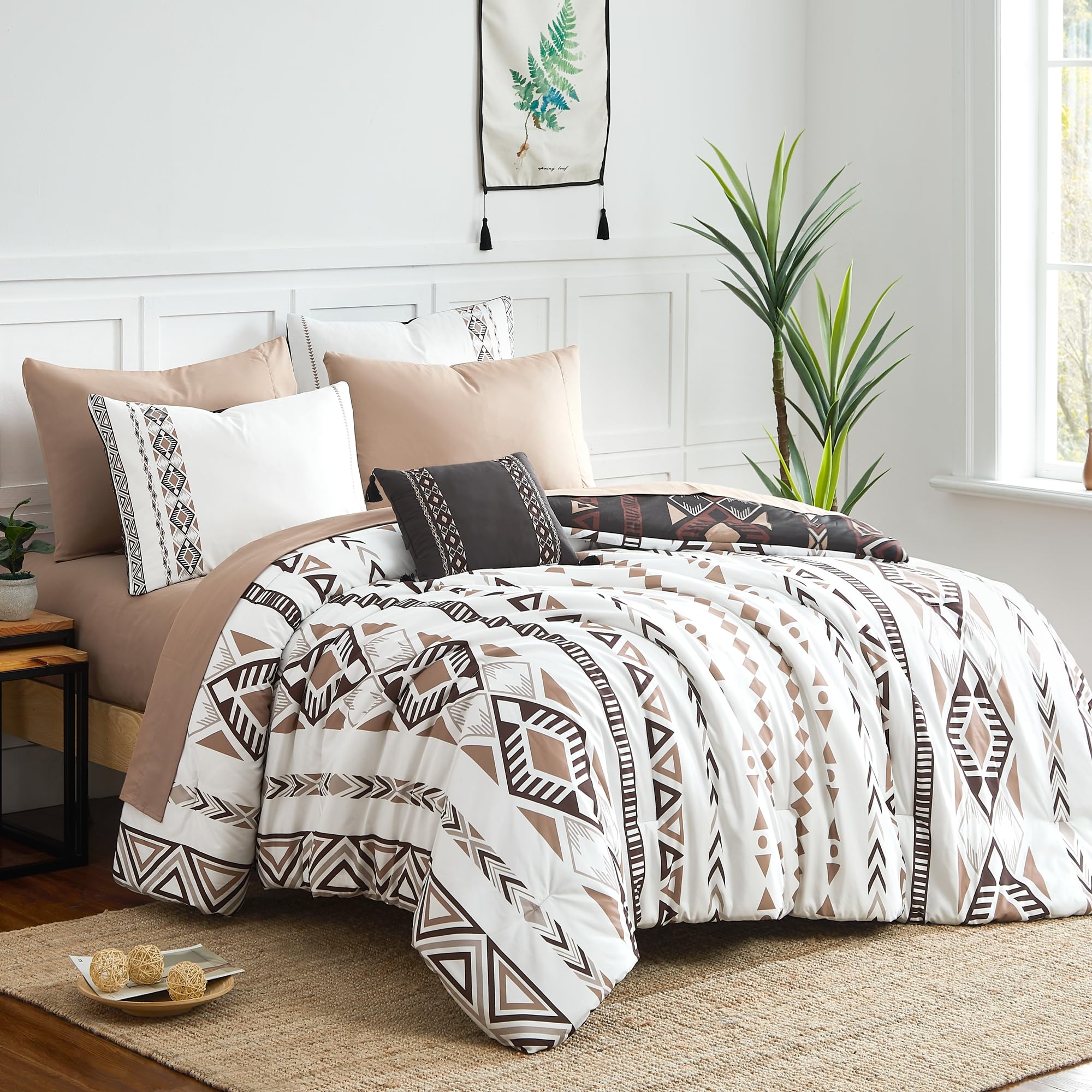 Geniospin king-size comforter set on a bed showing plush warmth and style