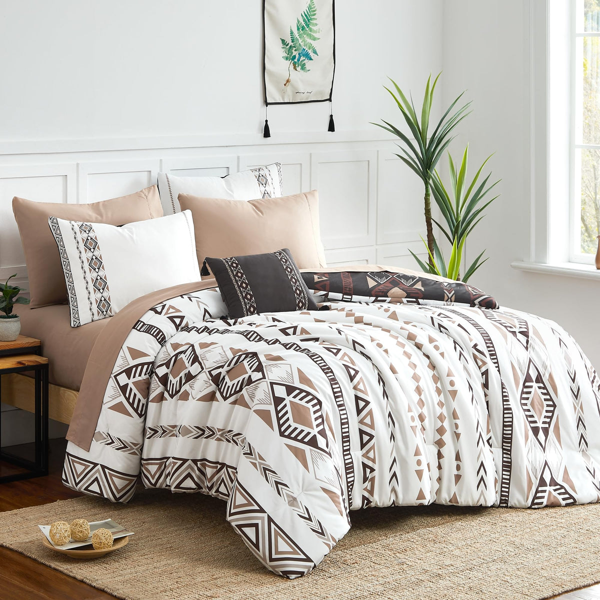 Geniospin king-size comforter set on a bed showing plush warmth and style