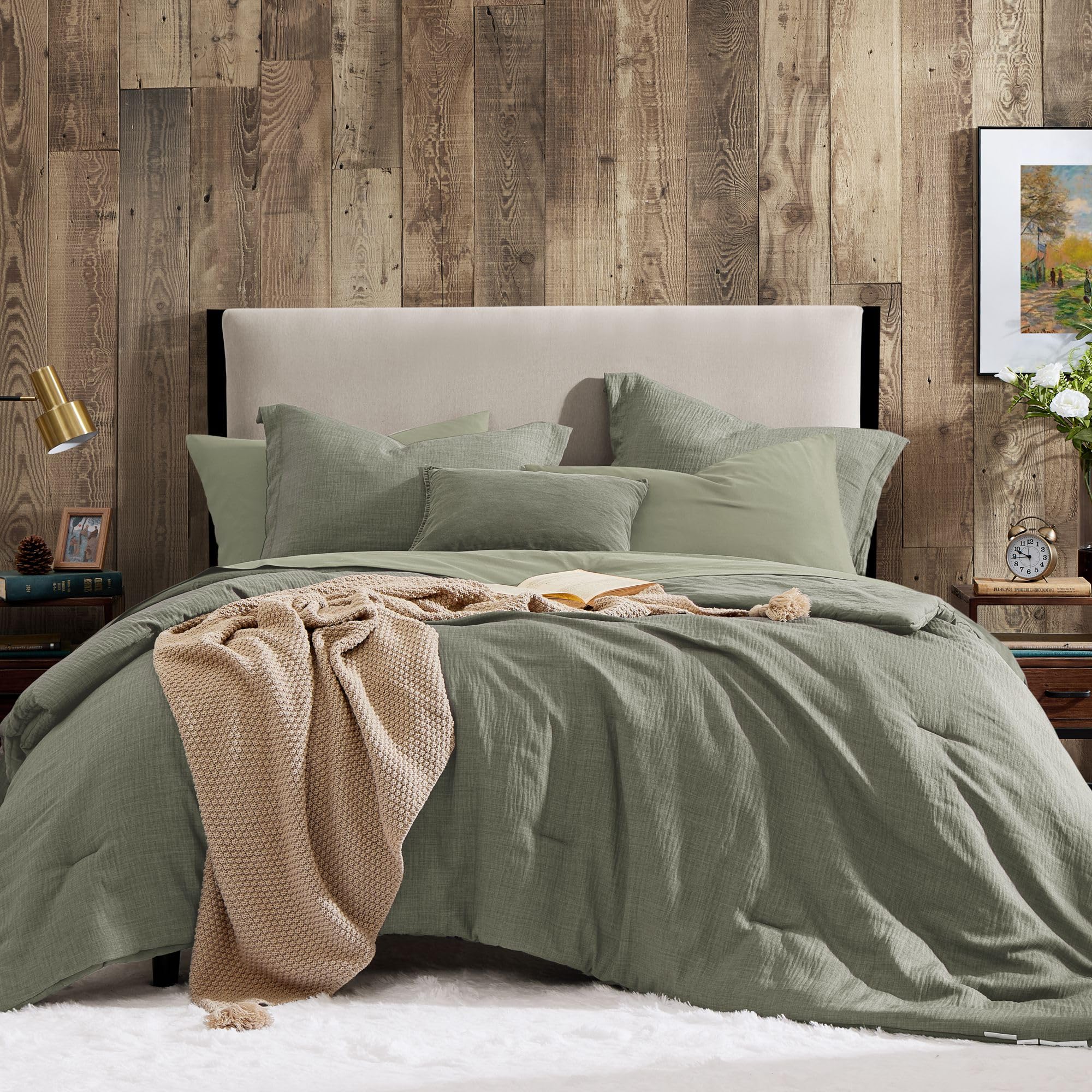 Geniospin king-size comforter set in sage green with textured finish, enhances bedroom décor.