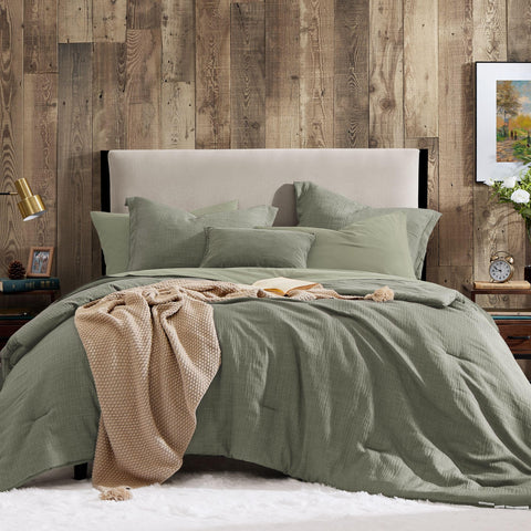 Geniospin king-size comforter set in sage green with textured finish, enhances bedroom décor.