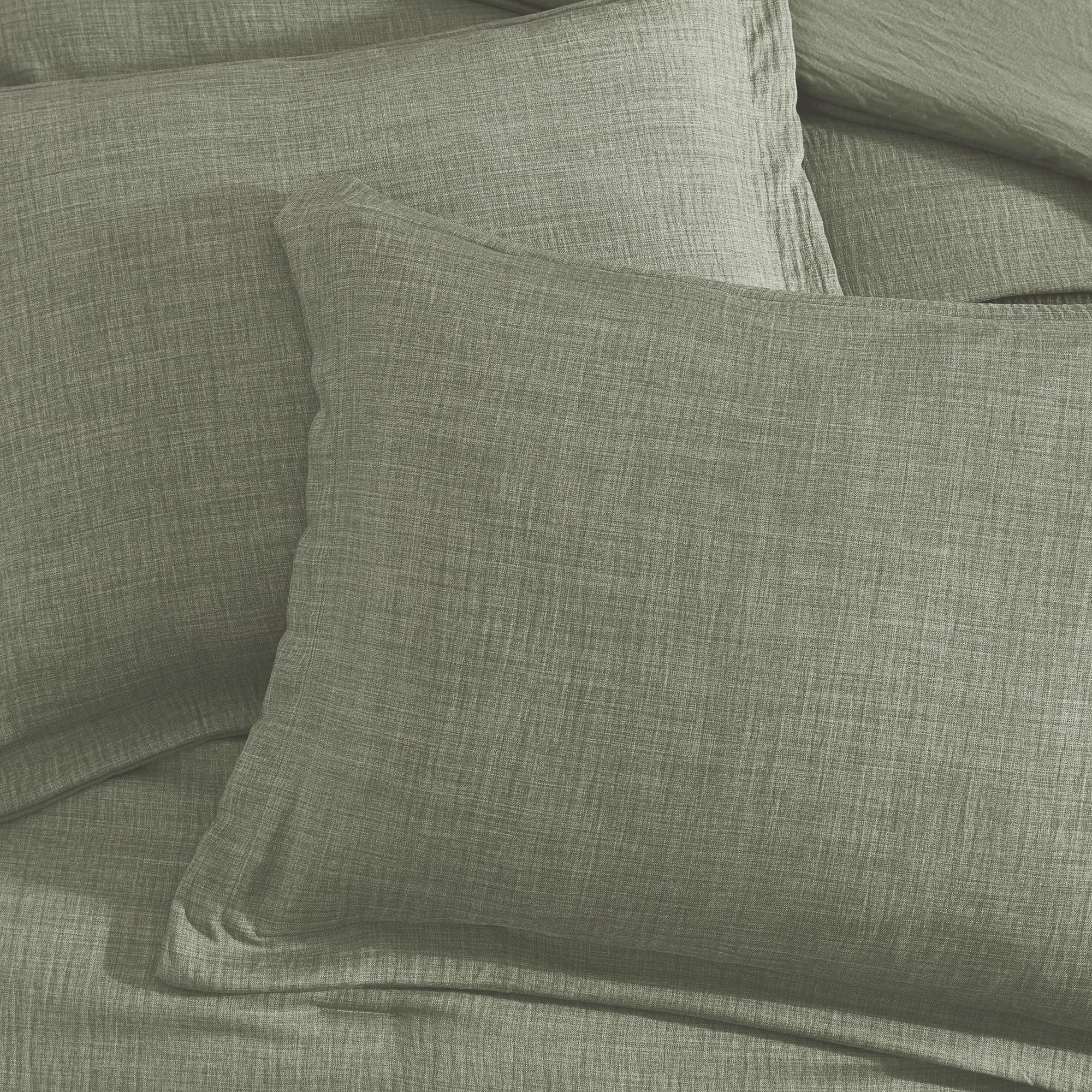 Geniospin king-size sheet set included for complete bed-in-a-bag solution.