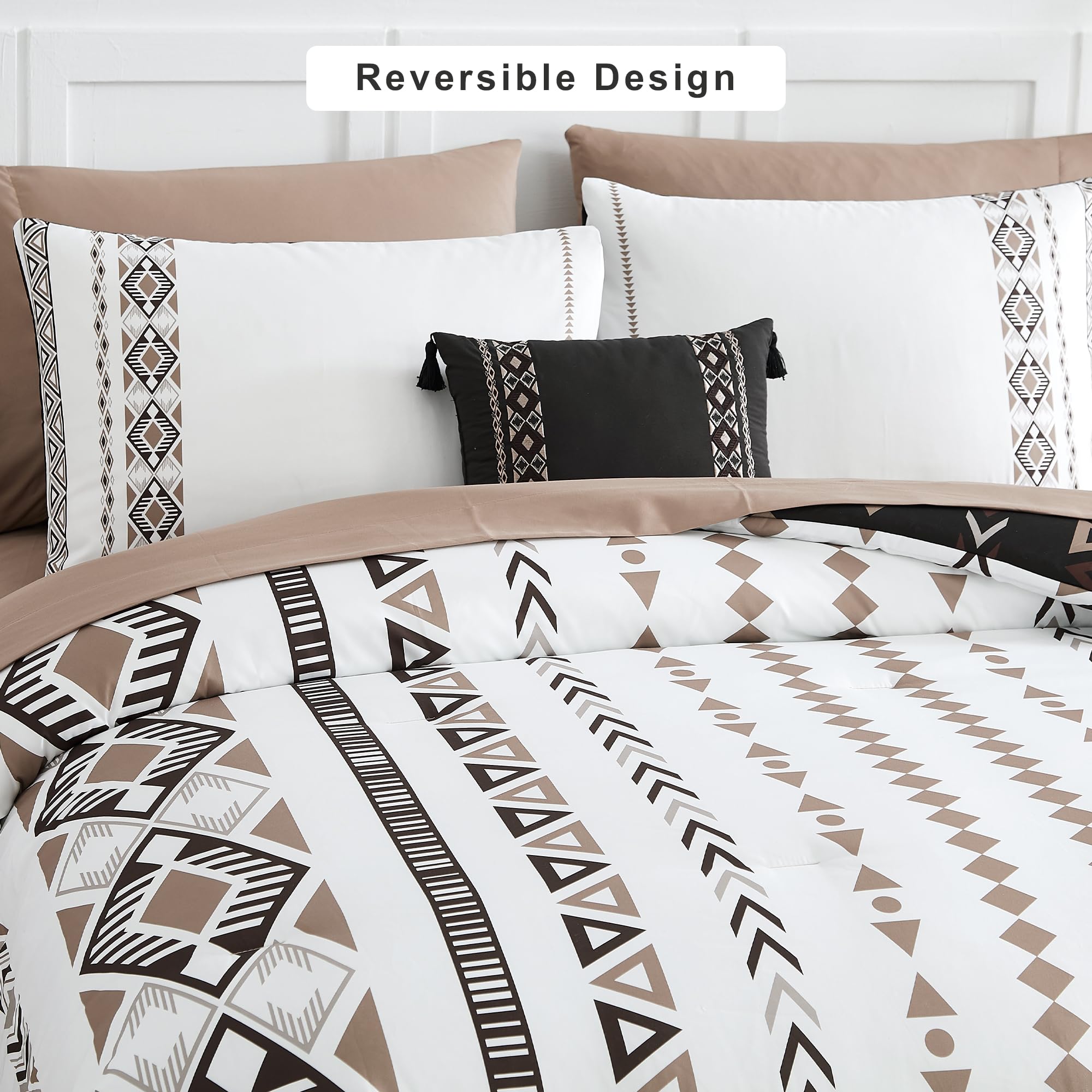 Geniospin queen pillowcases detail complements sleeping space with smooth, breathable fabric.