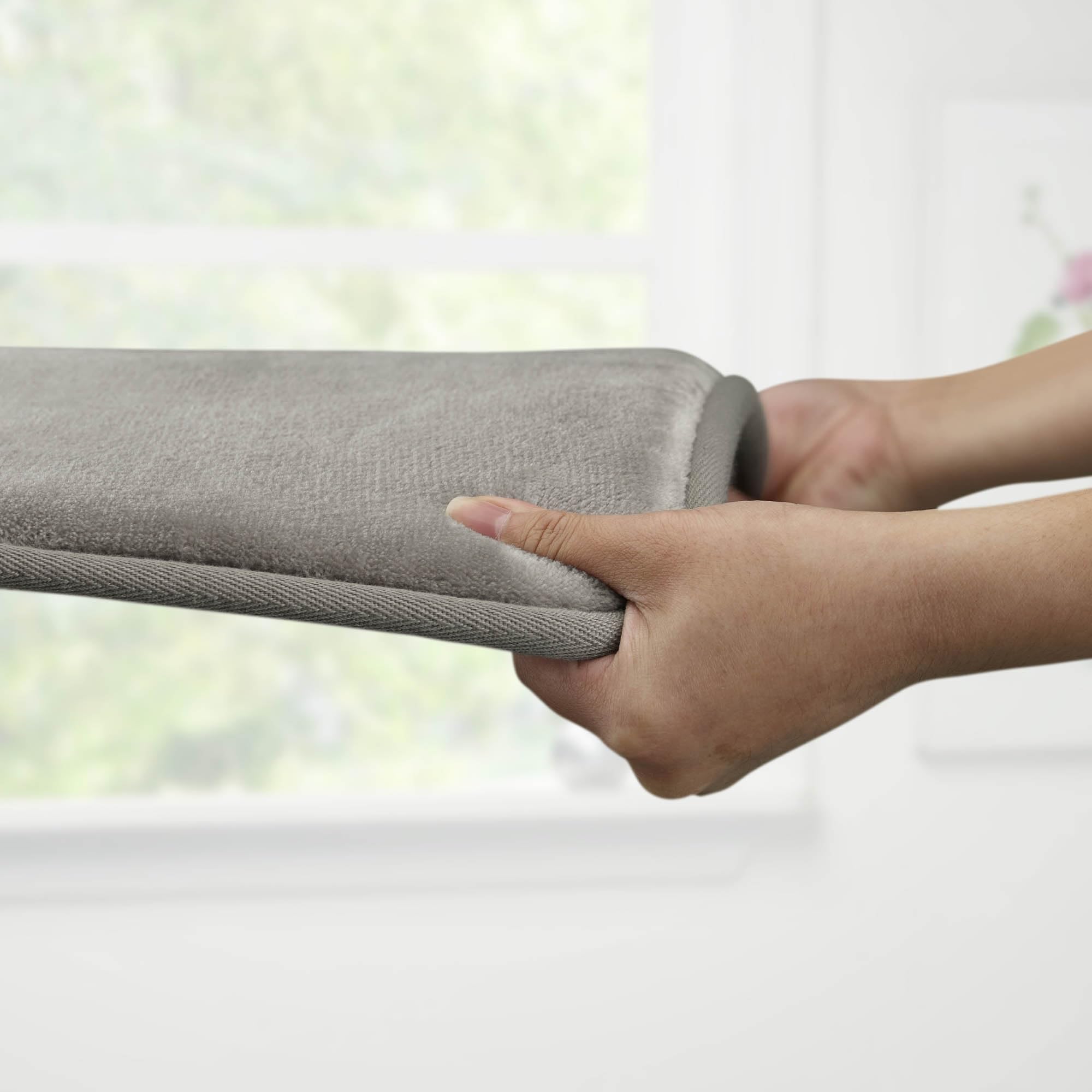 Genteele machine washable mat stays soft and retains color