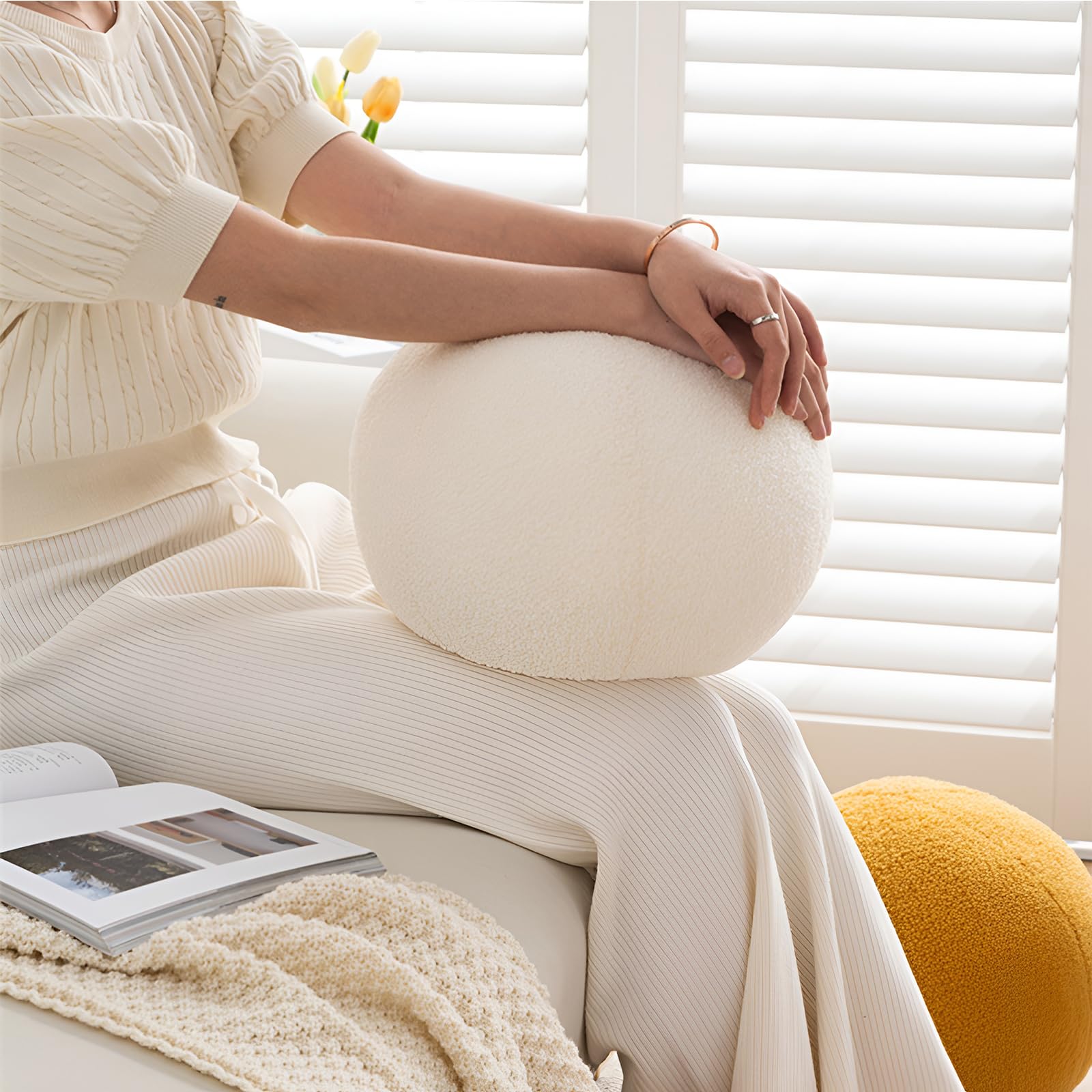 Gerlisay vacuum-packed pillow ready to fluff into full round shape