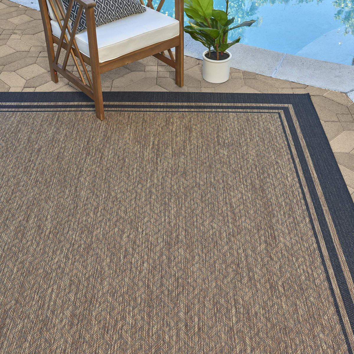 Gertmenian classic flatweave rug border in black and tan for outdoor and indoor spaces.