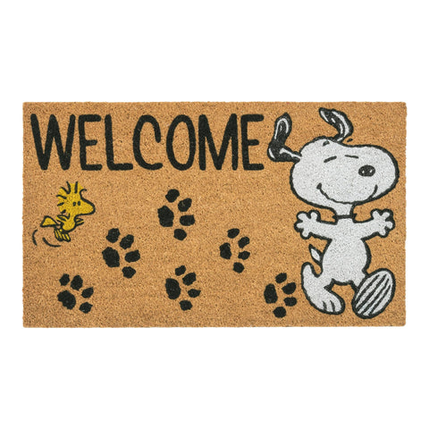 Gertmenian Snoopy doormat entryway image highlights dirt-scraping fibers.