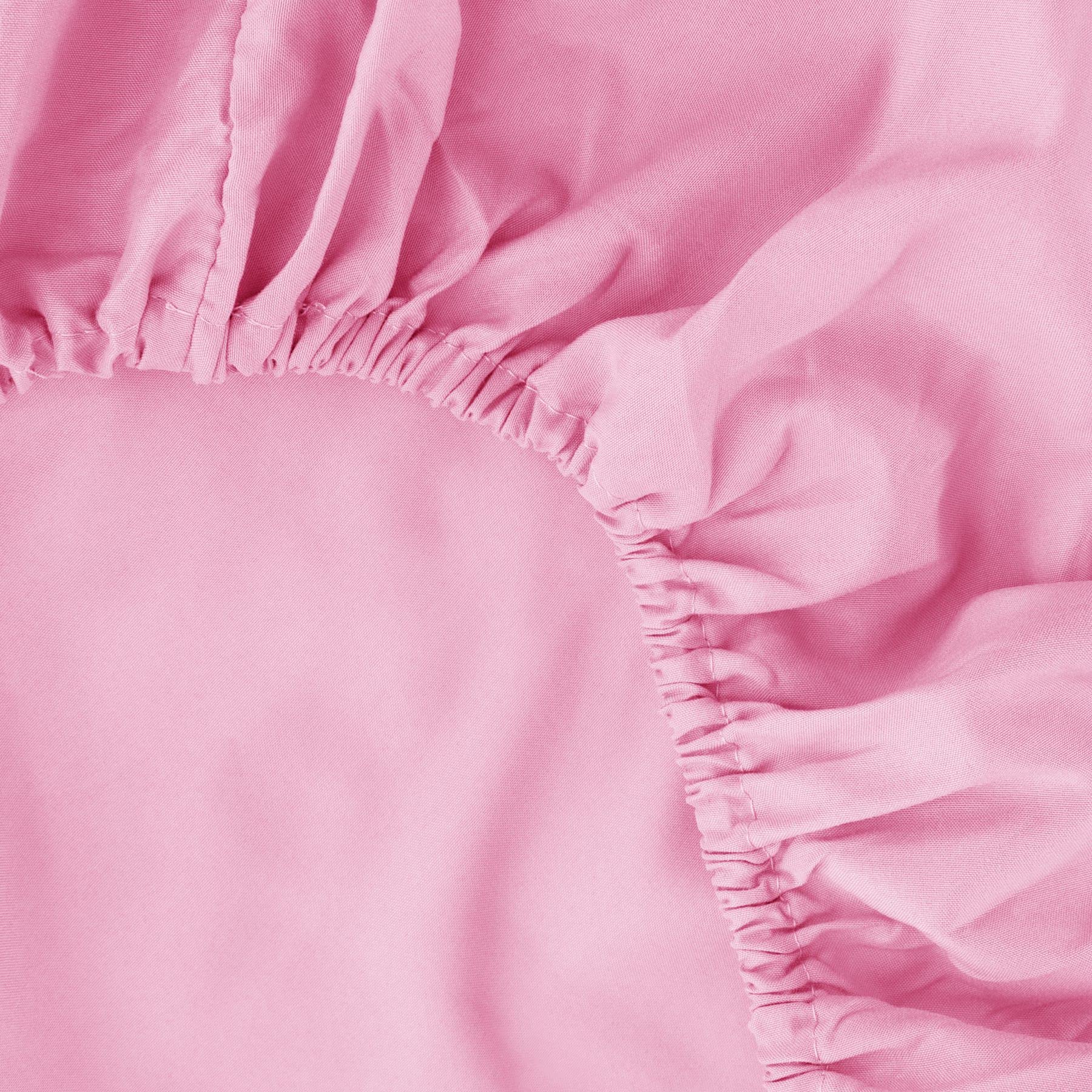 Ghooss pink bedding delivers warm, comfortable nights for cooler evenings.