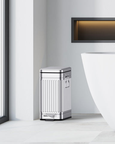GibHerz odor-control compartment helps contain waste smells.