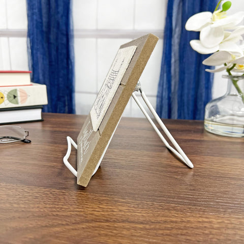 Gibson Holders 2A pack of 12 easels for multiple displays.