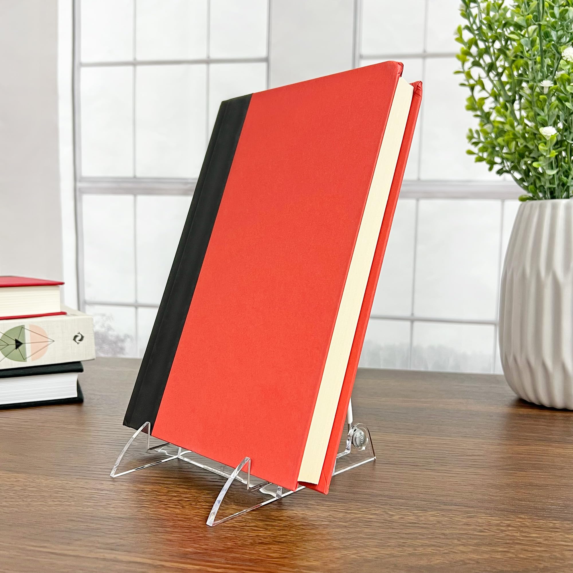 Gibson Holders 3PL clear acrylic display enhances visibility of small items.