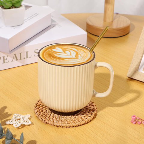 GiftPeak soy wax candle fills spaces with gentle, calming fragrance.