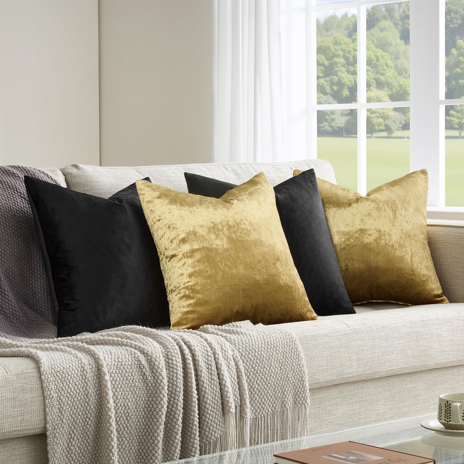 GIGIZAZA machine washable velvet covers simplify upkeep.