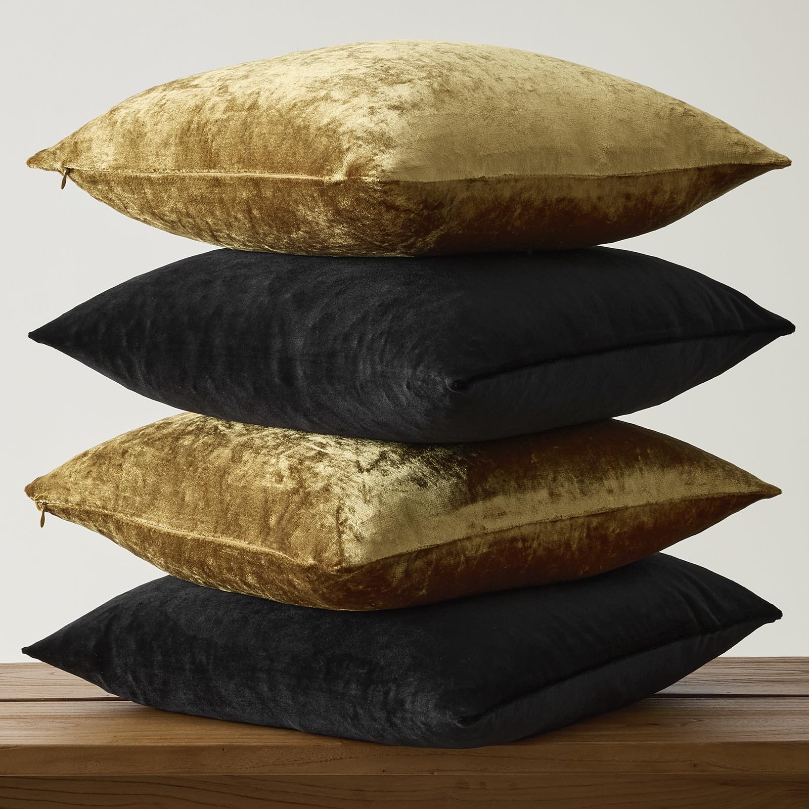GIGIZAZA invisible zipper pillow cover for seamless look.