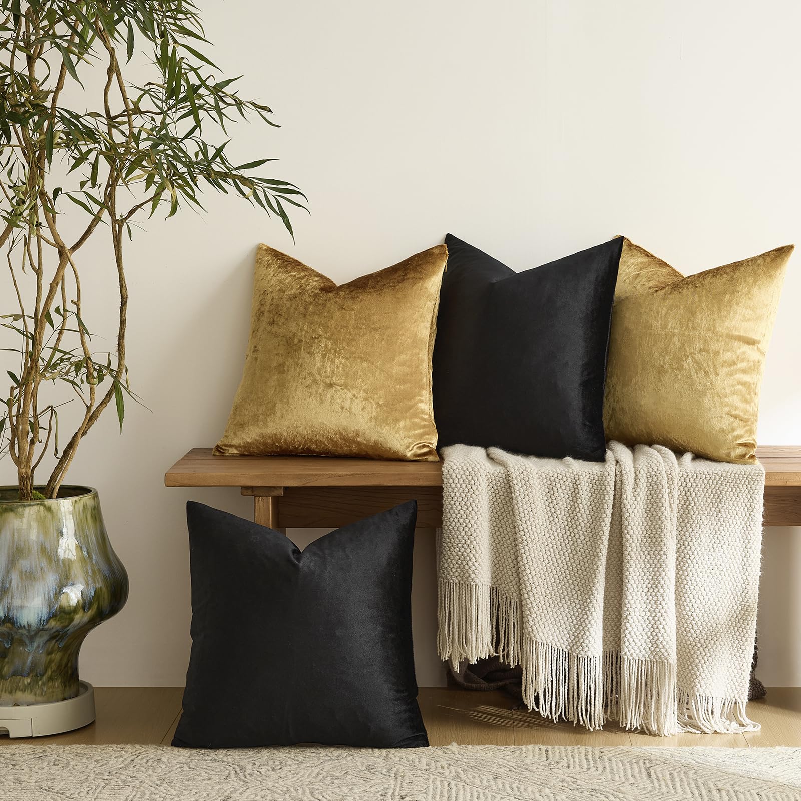 GIGIZAZA 18x18 velvet cover fits standard inserts for easy styling.
