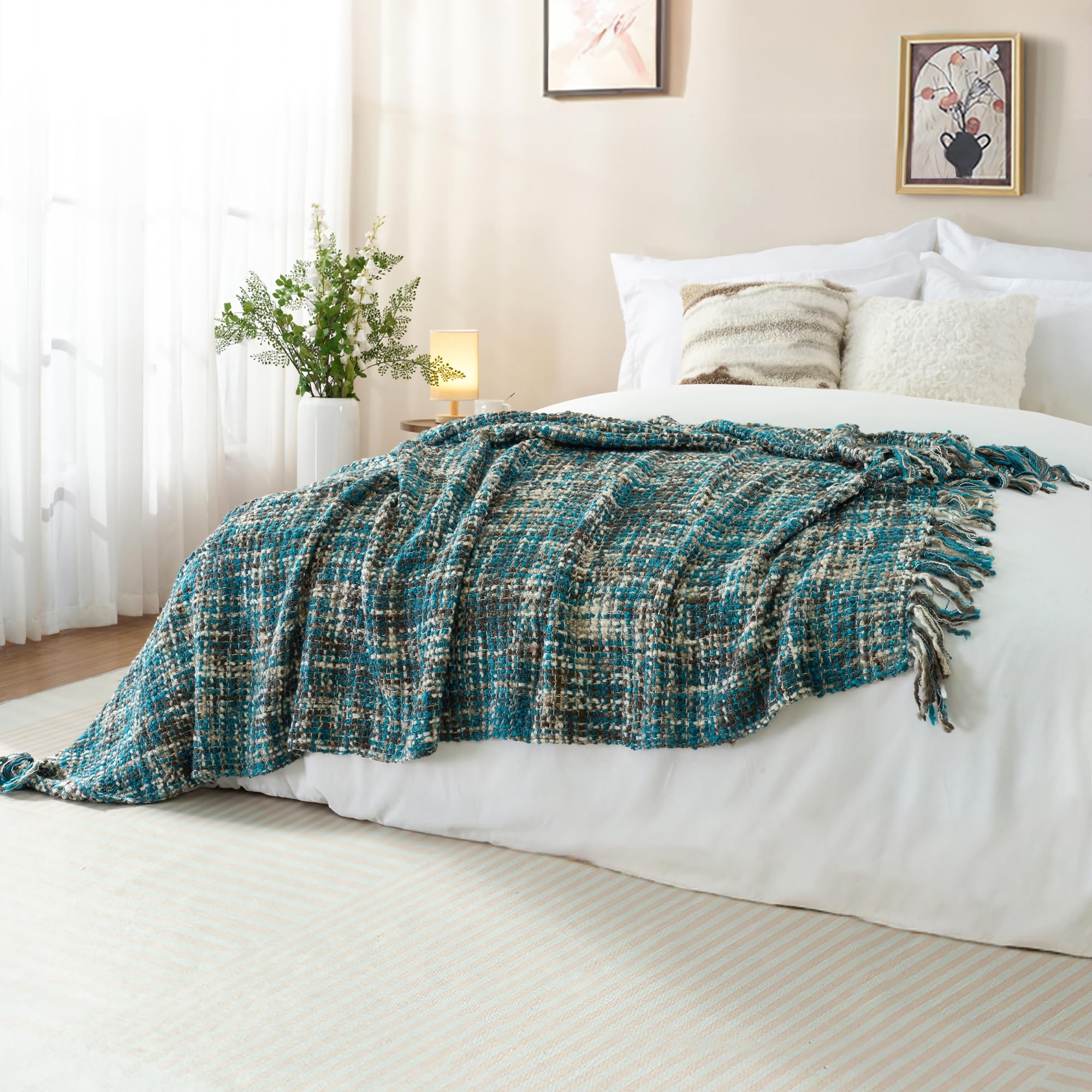 GINAMUSE farmhouse-style throw with tassels adds rustic room charm.
