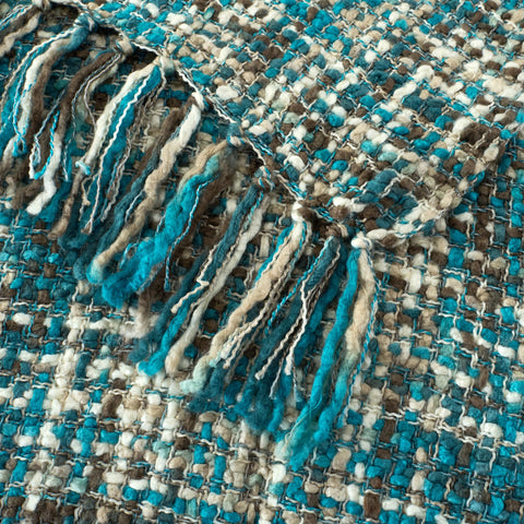 GINAMUSE lightweight throw supports travel comfort during trips.