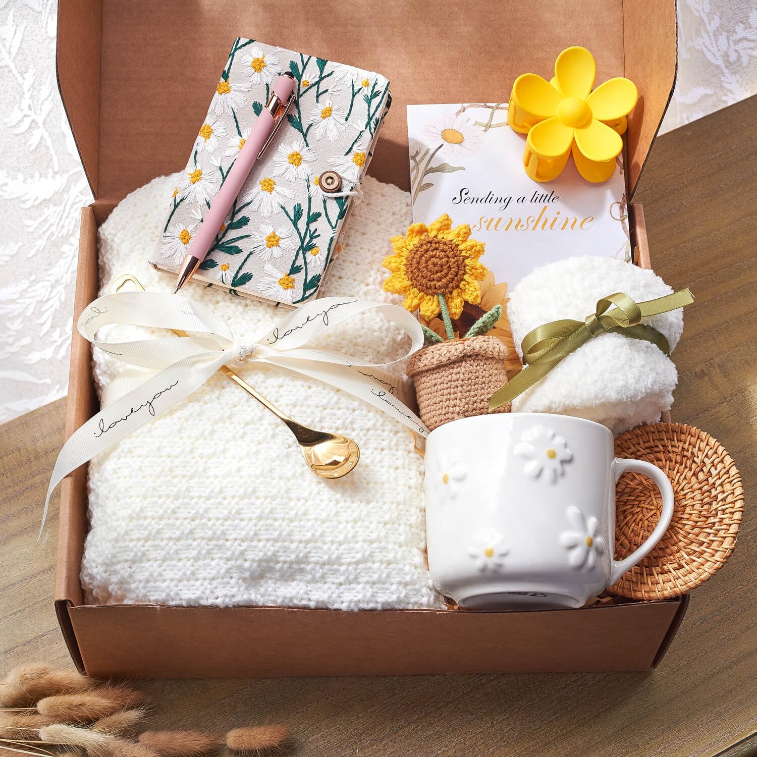 GivLovely Thinking of You floral mug for warm drinks and sunny moments.