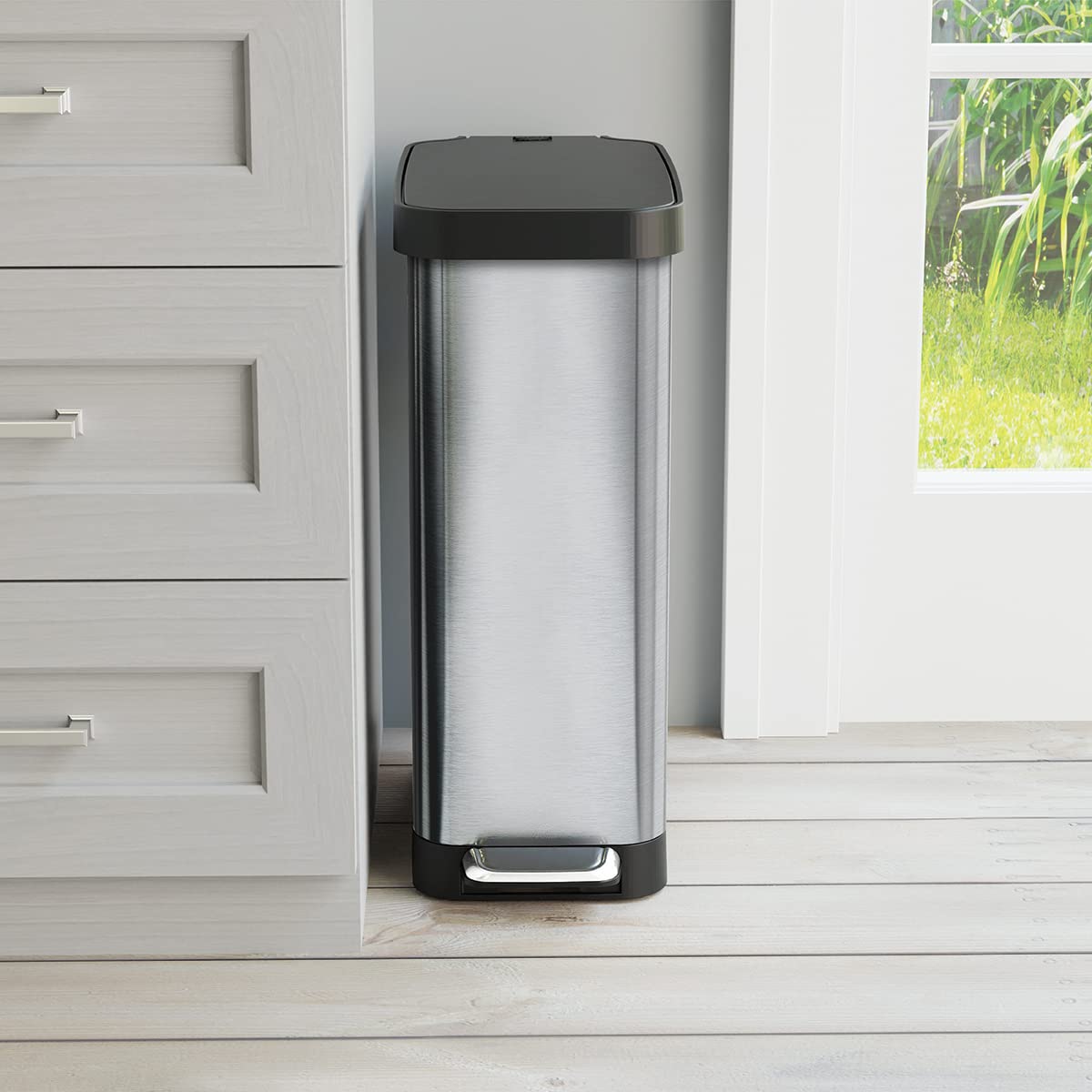 Glad slim trash can with Clorox Odor Protection blocks odors in busy kitchens.