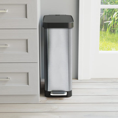 Glad slim trash can with Clorox Odor Protection blocks odors in busy kitchens.