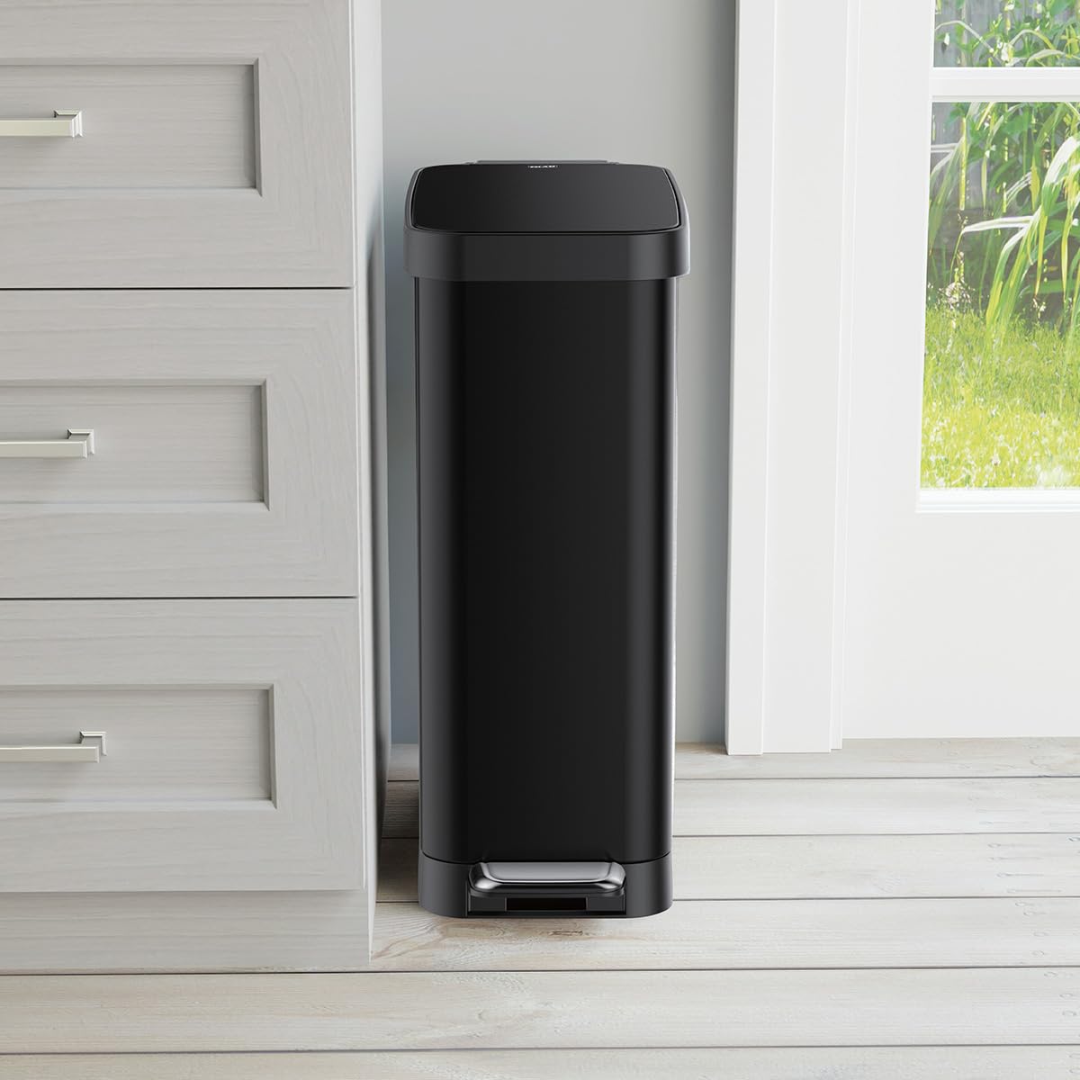 Glad Slim Trash Can Stay Open Lid for easy meal prep.