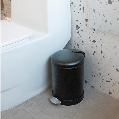 Glad compatible with 4 to 8 gallon bags for flexible trash lining.