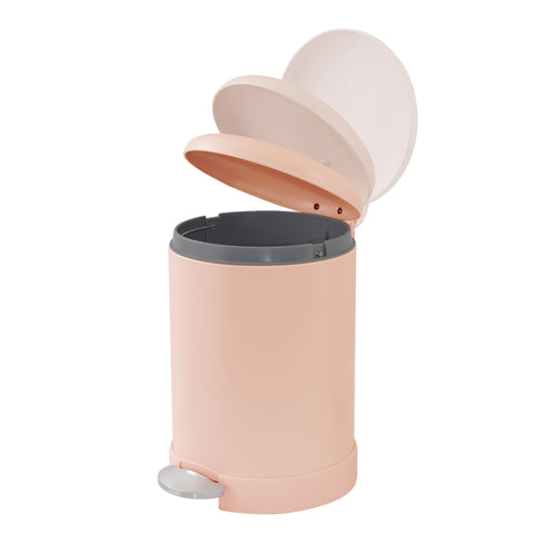 Stay-open lid function on the Glad can for easy waste removal.