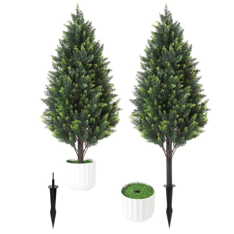Gladeup 3ft cedar topiary demonstrates year-round weather resilience.