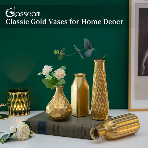 Glasseam Bud Vase Clear Glass is sturdy and sleek.