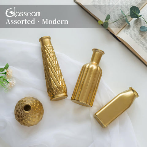 Glasseam Gold Vase for Weddings offers a gift-worthy accent.