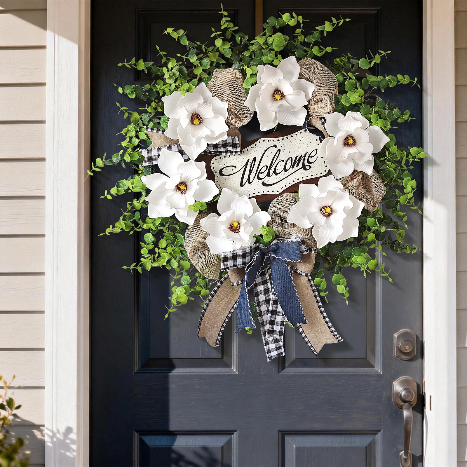 GLIDLION 24-inch wreath fully expanded with lush fullness.