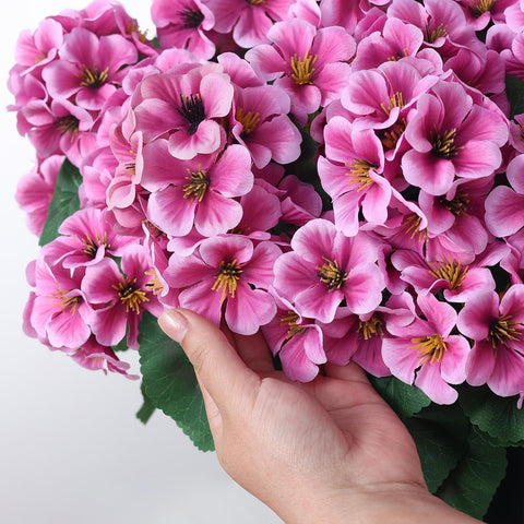 GLIDLION geranium topiary pink close-up shows lifelike blossoms and leaf veins