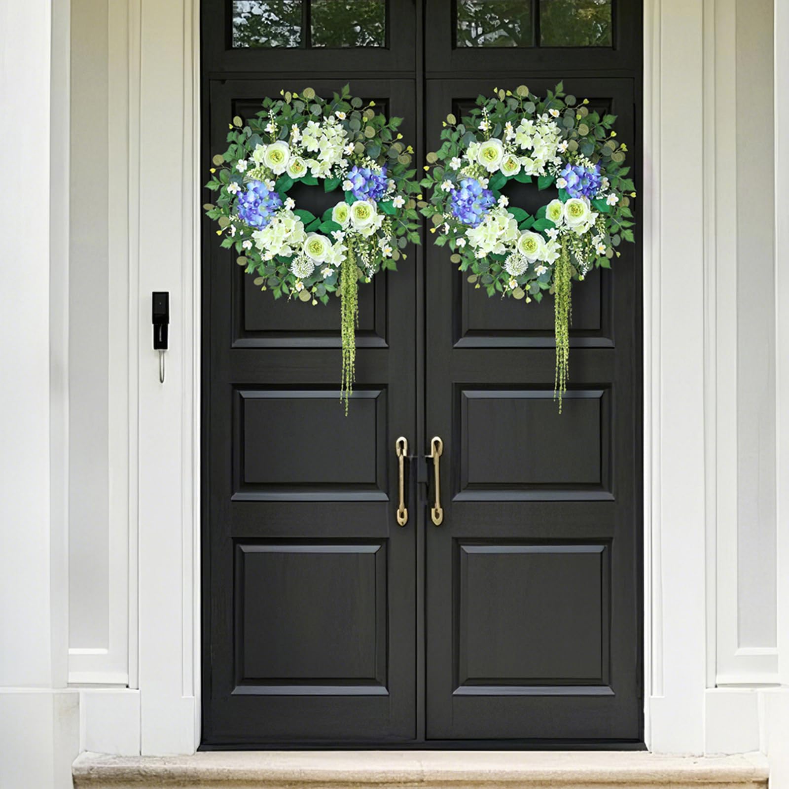 GLIDLION versatile decor for corridors and windows throughout the year.
