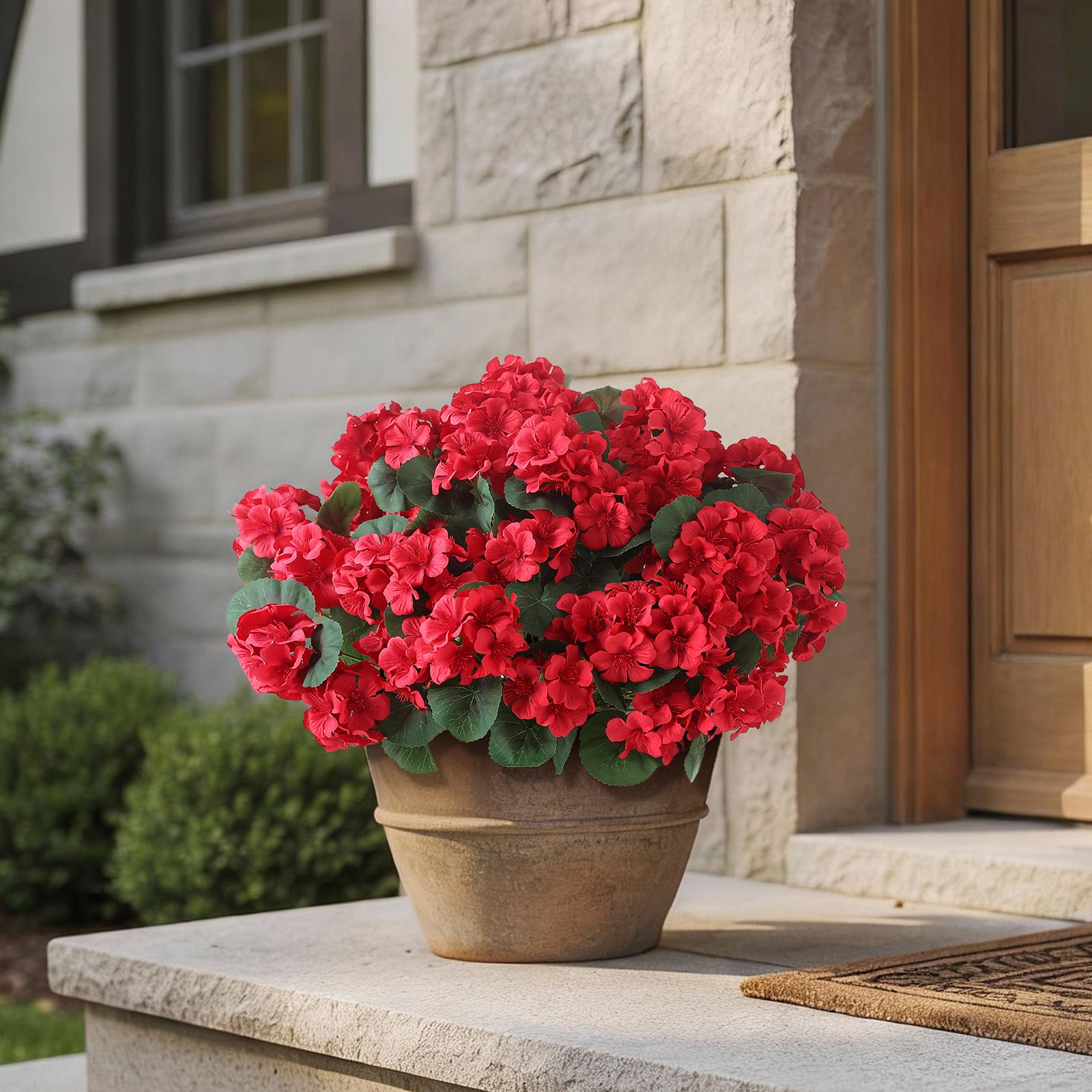 GLIDLION outdoor geraniums resist fading for long lasting color
