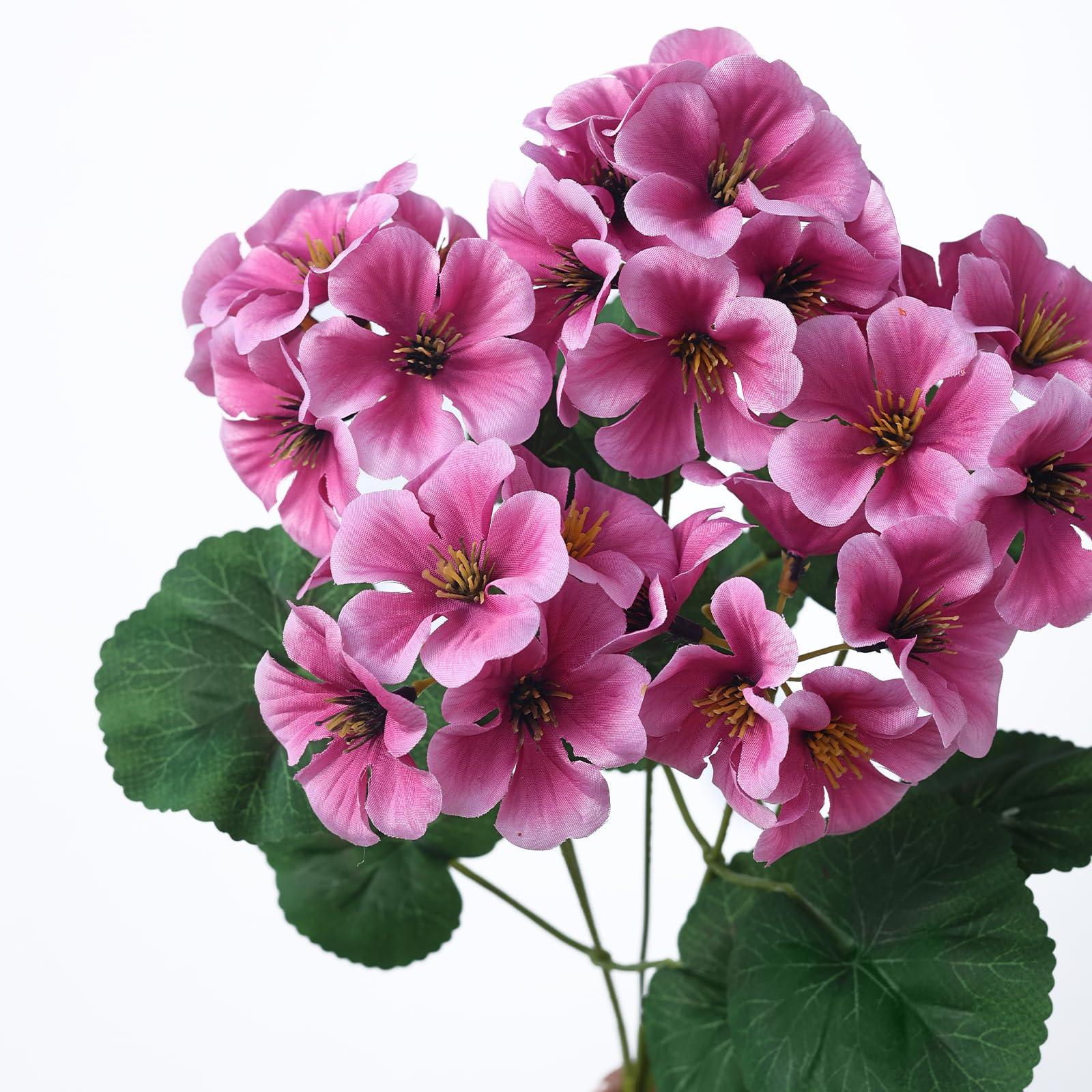 GLIDLION realistic leaves and blossoms for maintenance-free beauty.