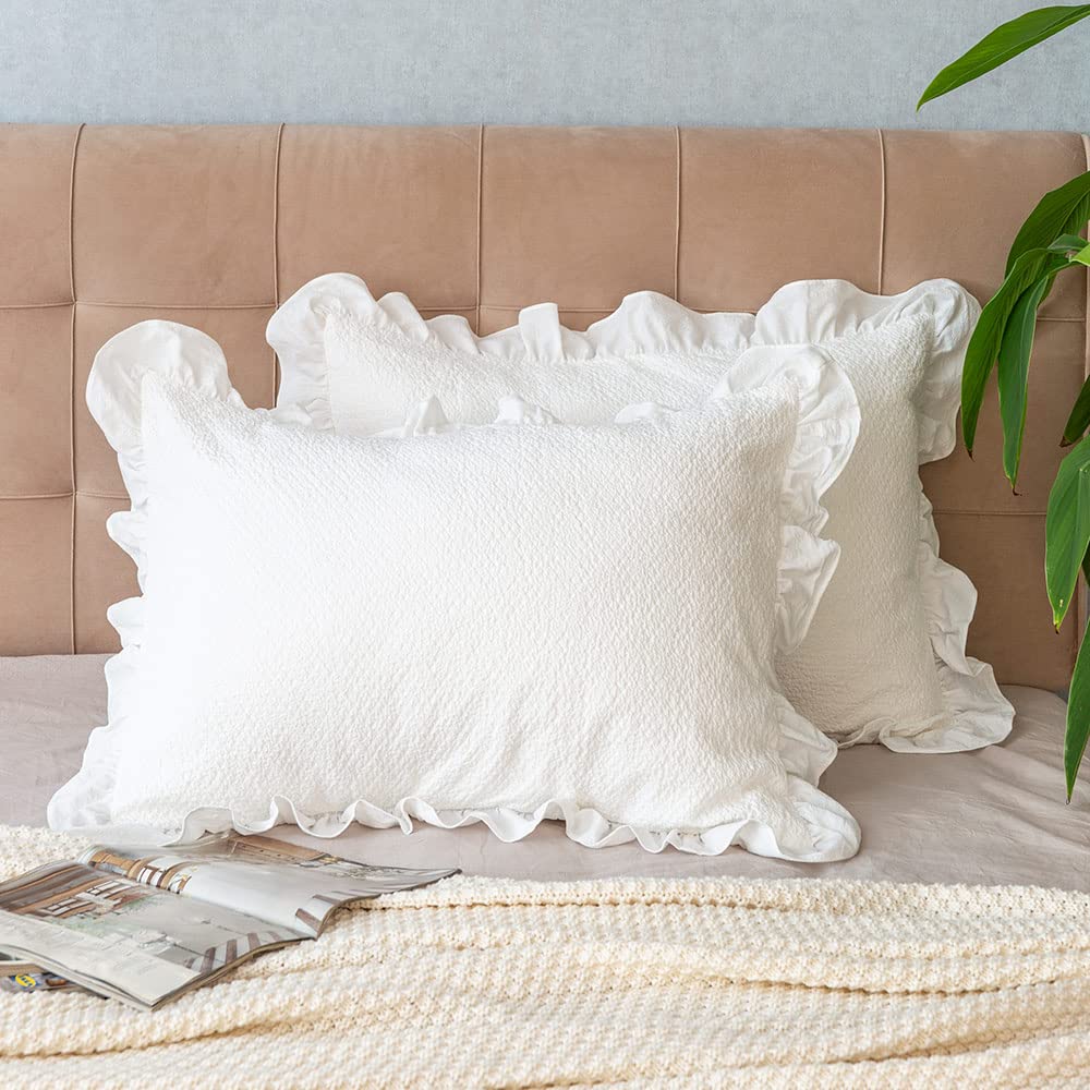 GLORY SEASON pillow shams with a dobby pattern add timeless elegance to your bed.