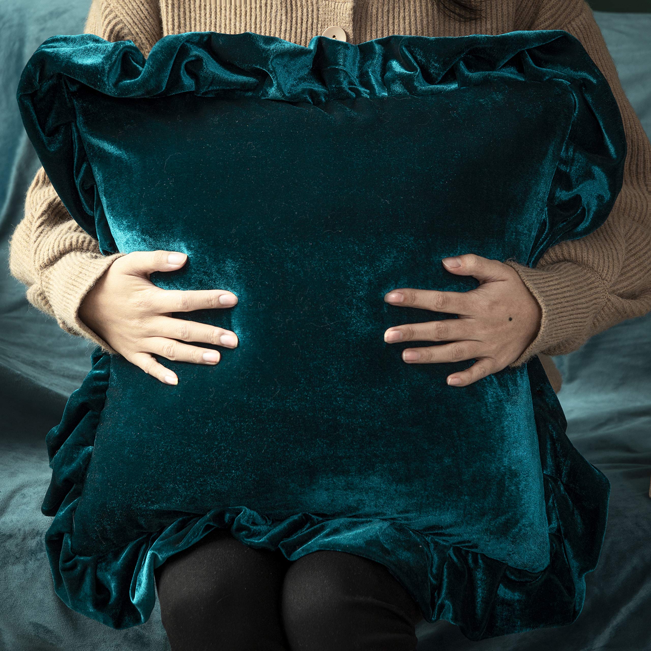 GLORY SEASON malachite green pillow cover with pleated edges adding luxury.
