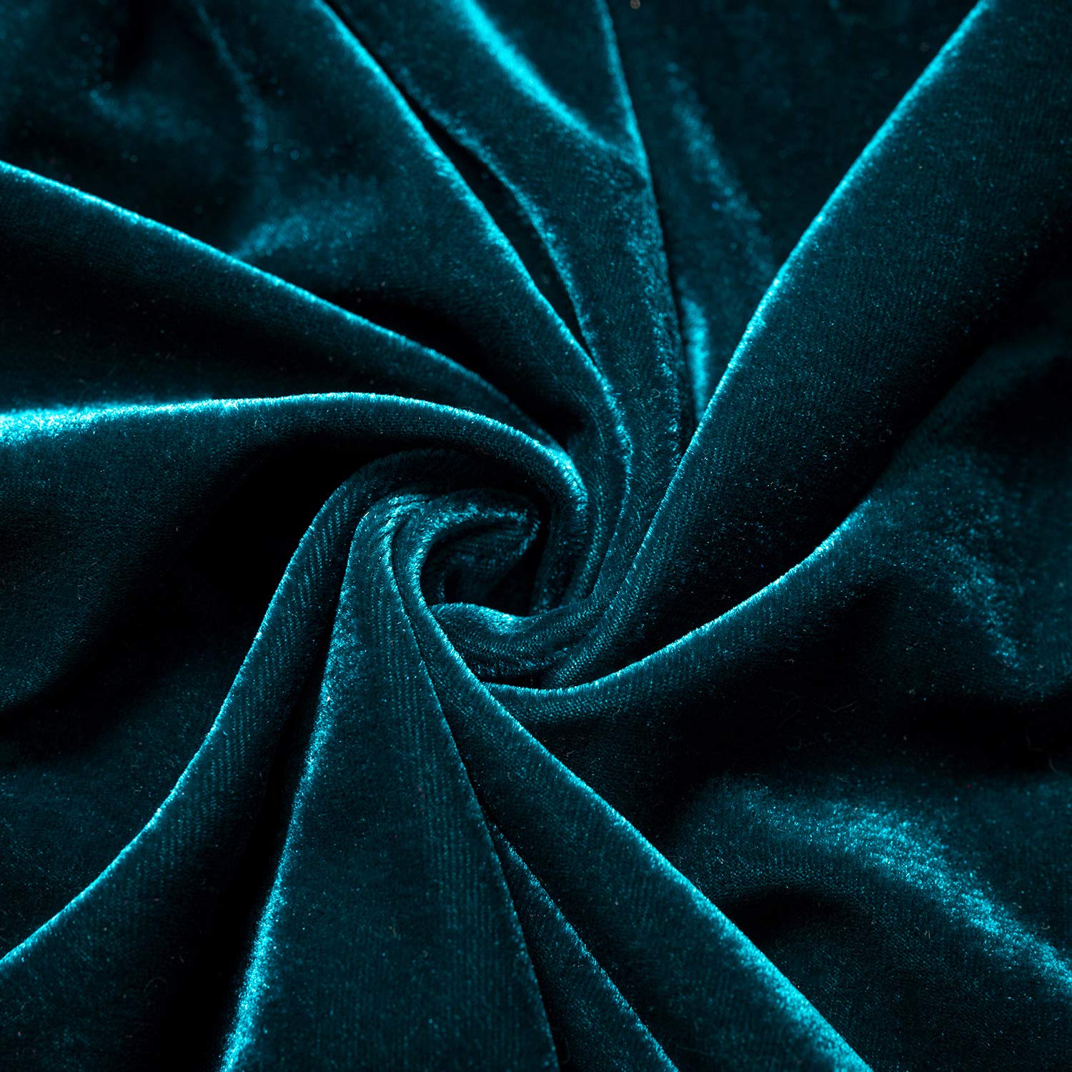 GLORY SEASON decorative cover featuring hidden zipper for easy replacement.
