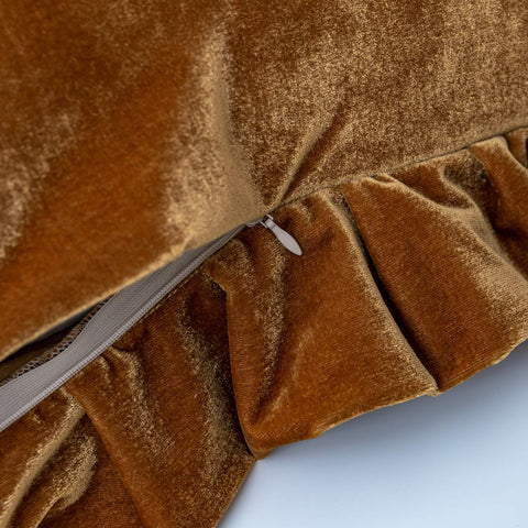 GLORY SEASON velvet cover enhances sofa decor with warm golden camel tone