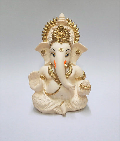 Gold Art India Ganesha idol on car dashboard adds devotional presence