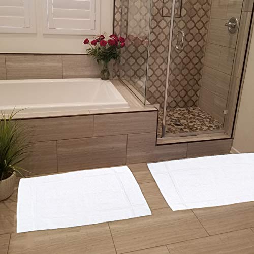 Gold Textiles easy-care bath mat, machine washable and quick to dry.