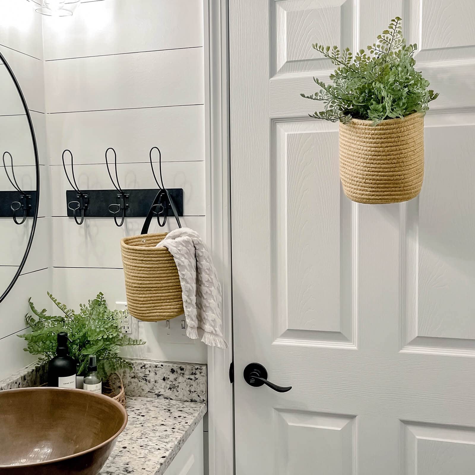 Goodpick jute hanging basket features a leather handle for easy wall hanging.