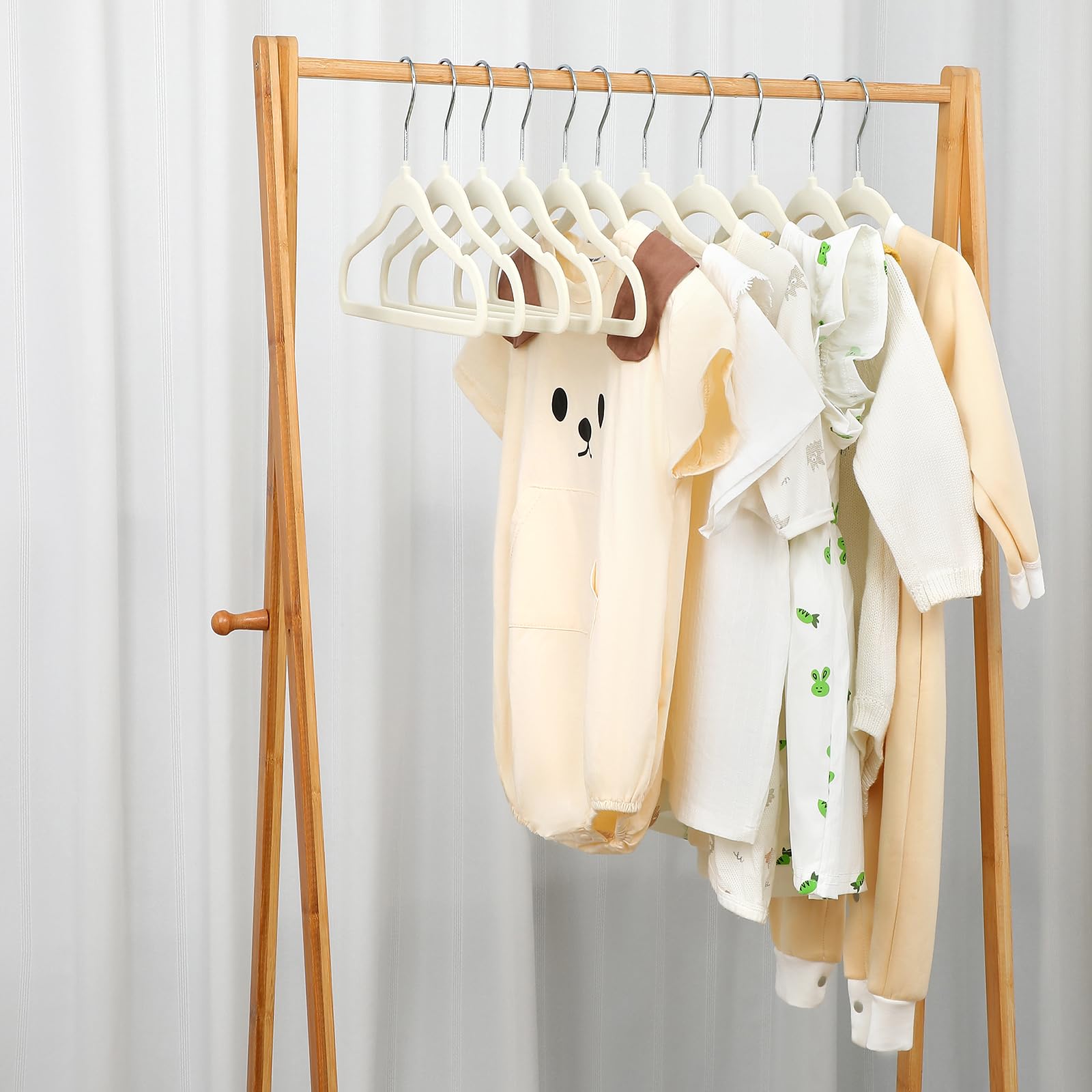 GoodtoU durable construction supports heavy baby garments for long-lasting use.